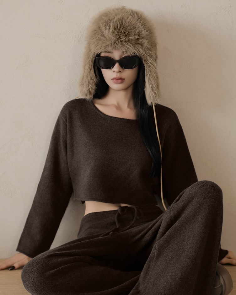 軟絨針織開岔短版上衣