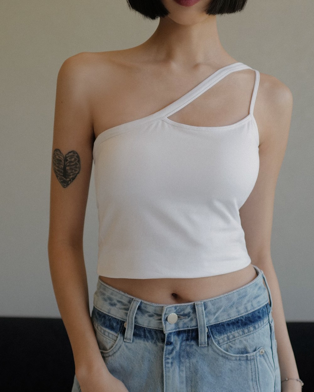 單肩不對稱造型BRA TOP