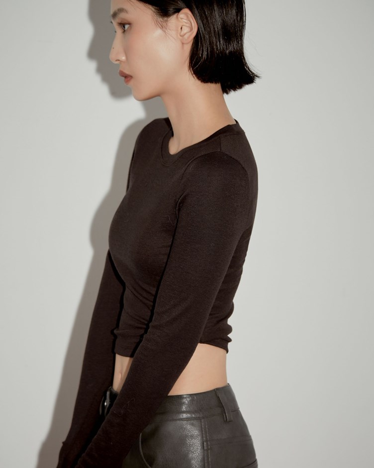 MIT柔彈天絲側打褶圓領上衣