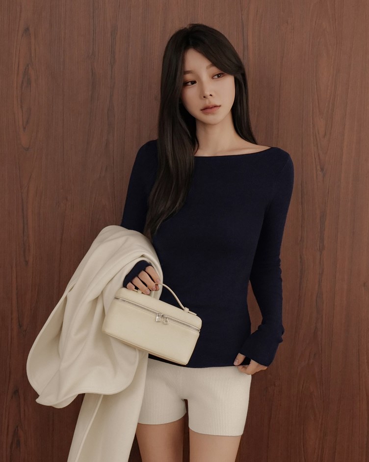 細針羊毛平領長袖上衣