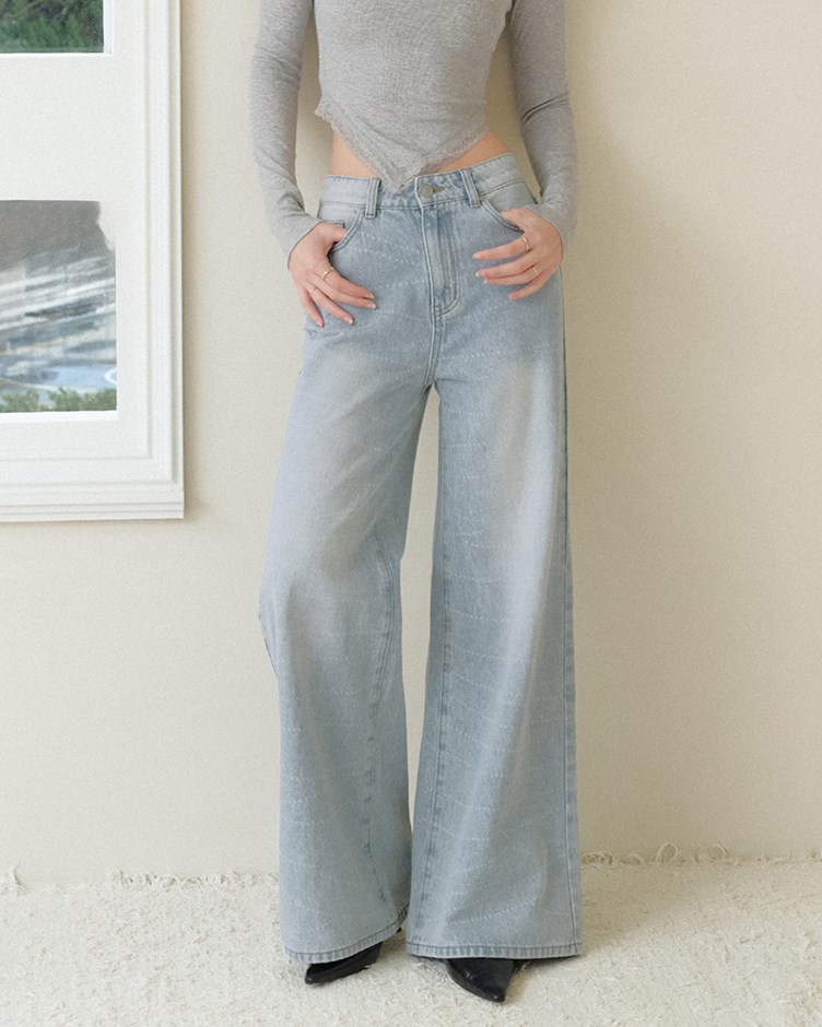 水洗紋路刷白牛仔寬褲