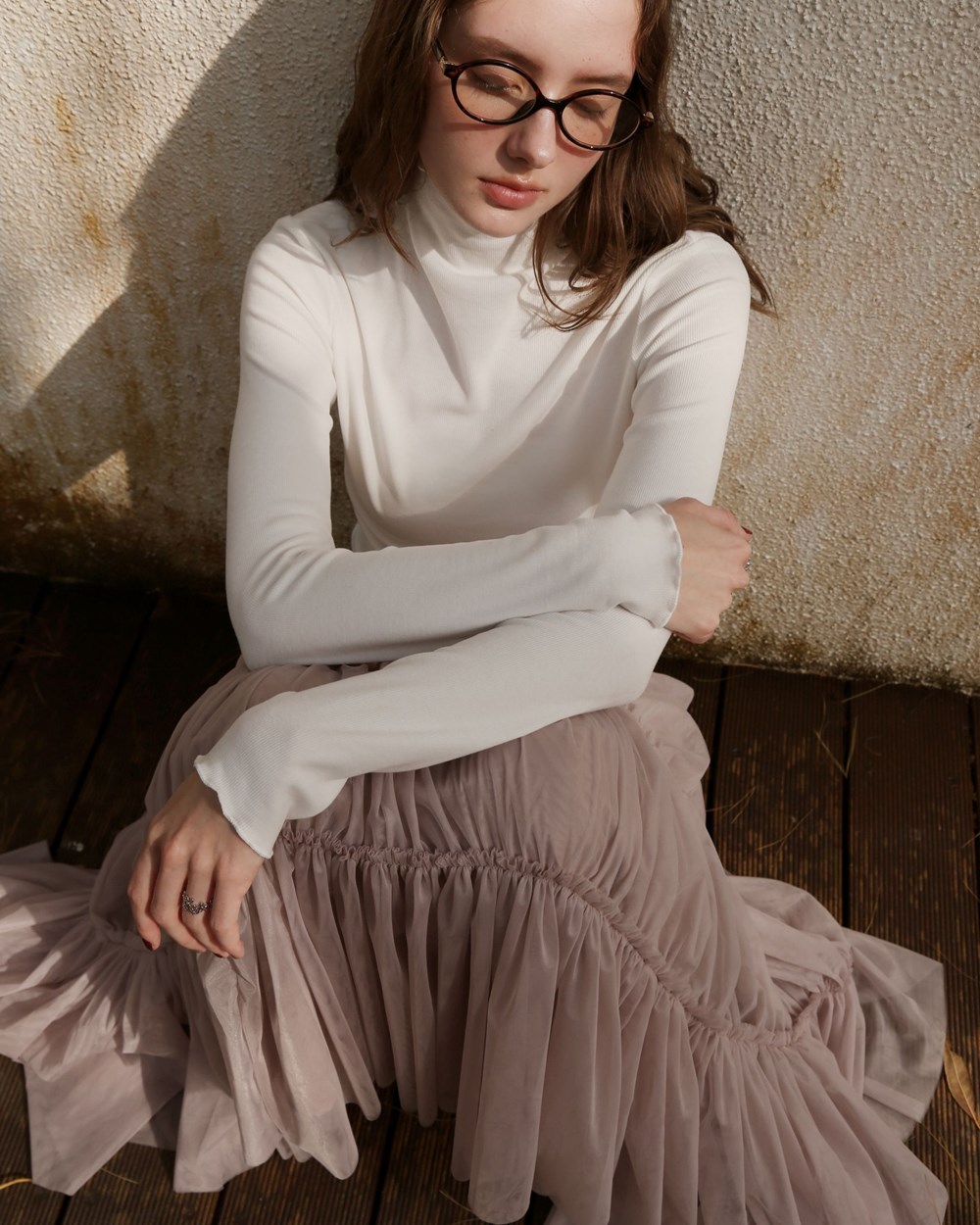 柔彈磨毛坑紋高領捲邊上衣