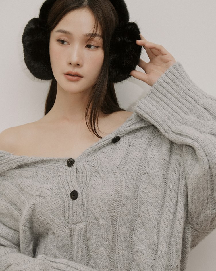 03 翻領麻花排釦毛衣