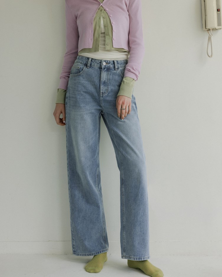 水洗刷色小直筒牛仔褲