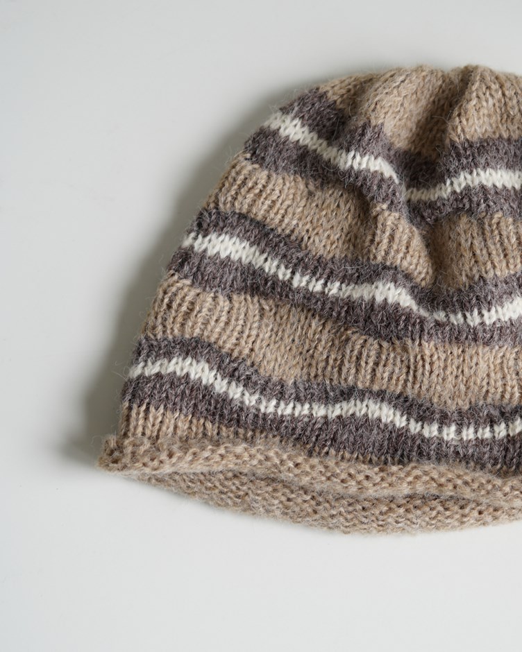 暖霧條紋羊駝毛針織帽