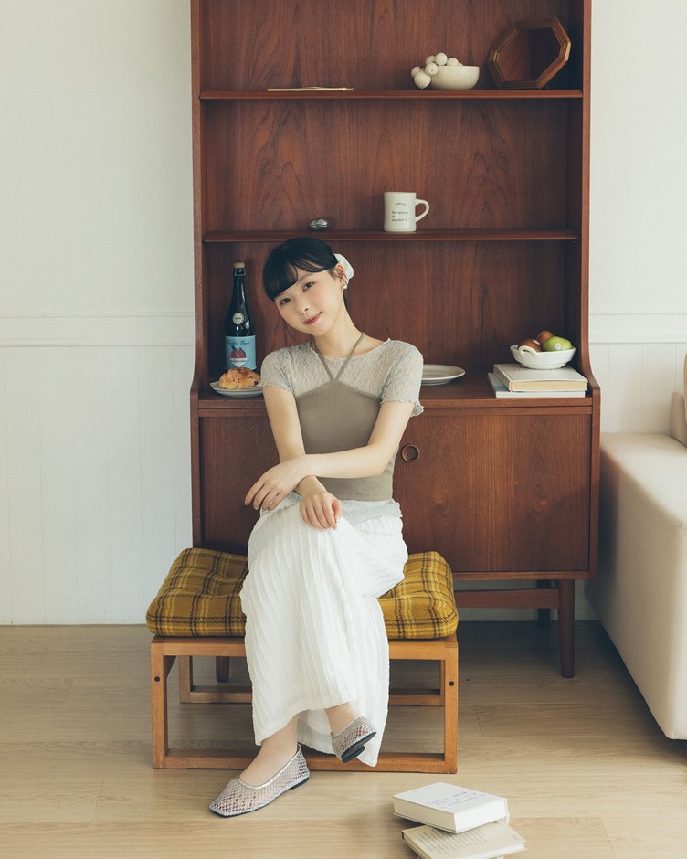 柔膚蕾絲木耳捲邊上衣