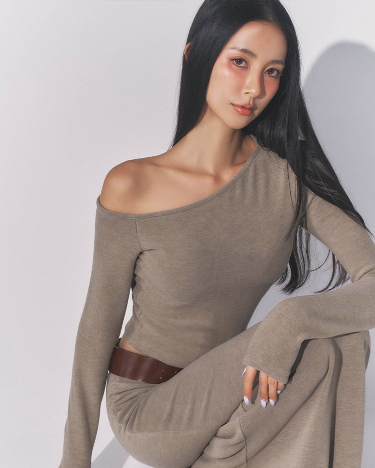 舒適磨毛斜肩附BRA上衣