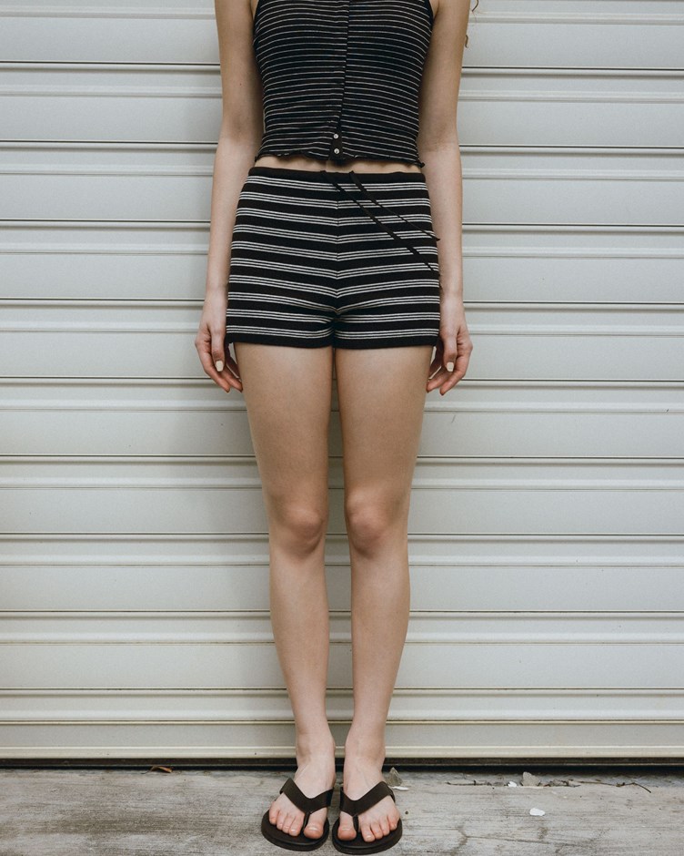 柔膚條紋針織短褲