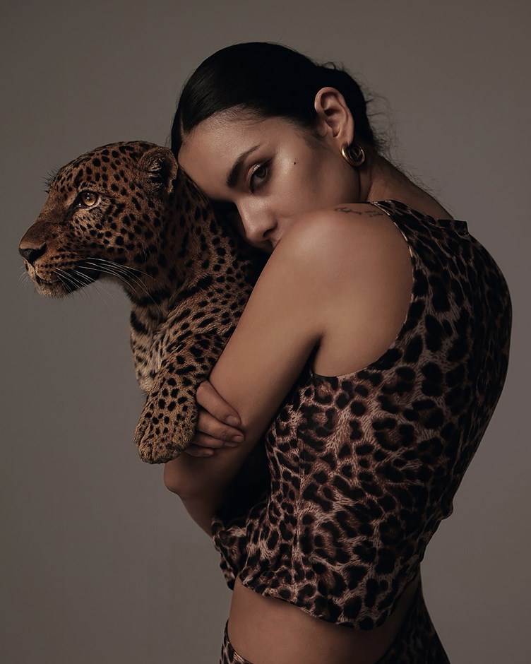 率性微短版豹紋背心