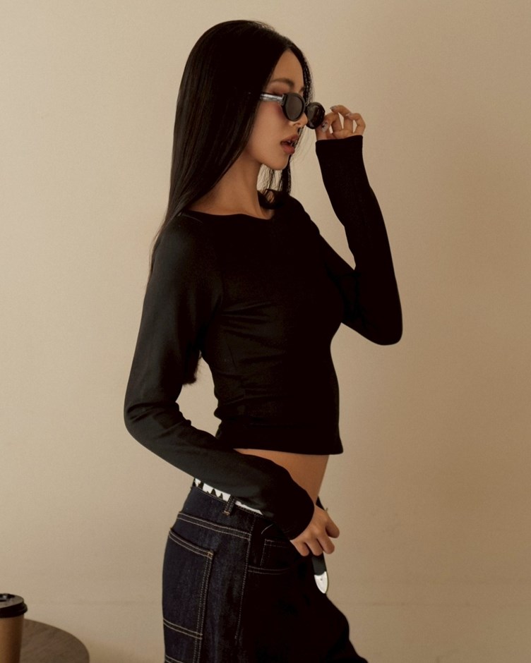 輕柔斜紋磨毛一字領上衣