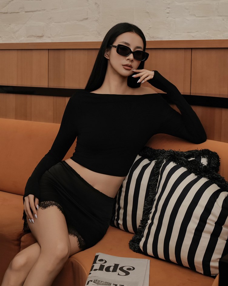 透肌平領網紗長袖上衣