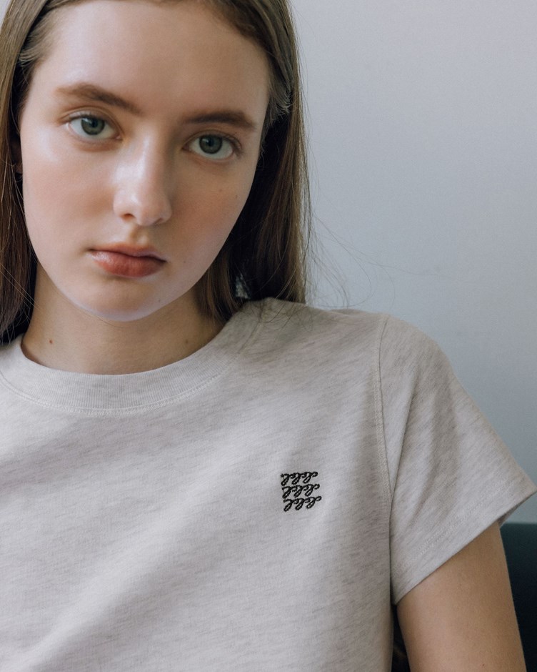 MIT品牌LOGO刺繡造型圓領TEE