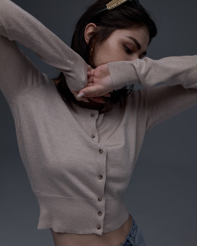 柔彈人造絲短針織上衣