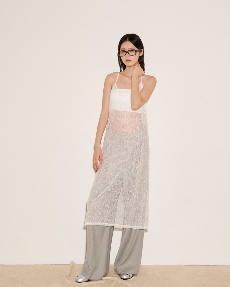 簍空花朵細肩洋裝(洋裝+方巾)