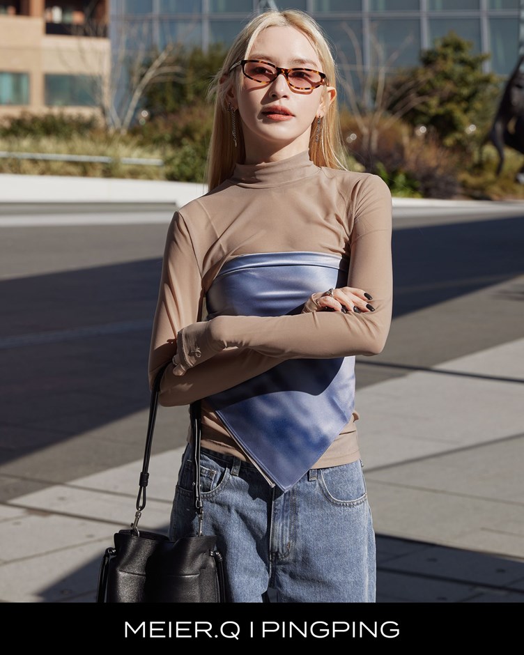 pingping-刺繡LOGO透膚上衣