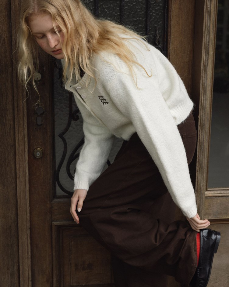 品牌LOGO刺繡磨毛感針織排釦毛衣外套