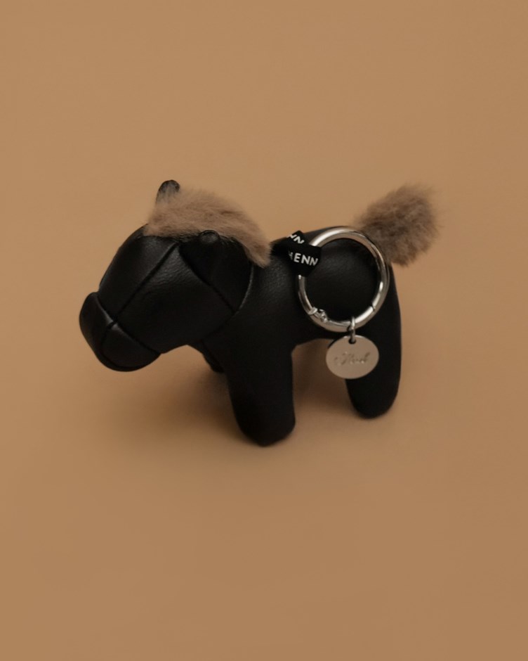 馬上RICH皮革吊飾(贈品展示用)