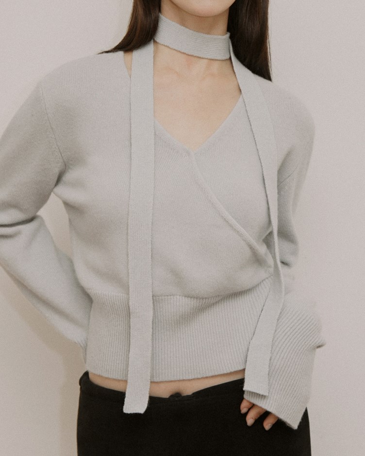 13 V領針織長袖上衣(附領巾)