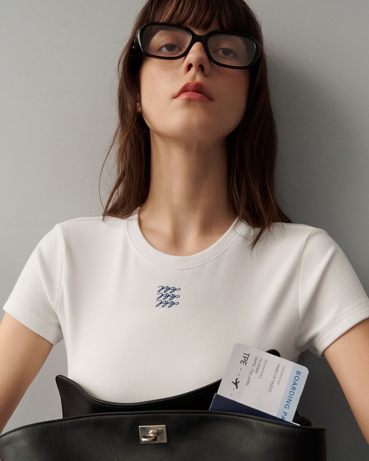 品牌LOGO下襬不對稱造型TEE