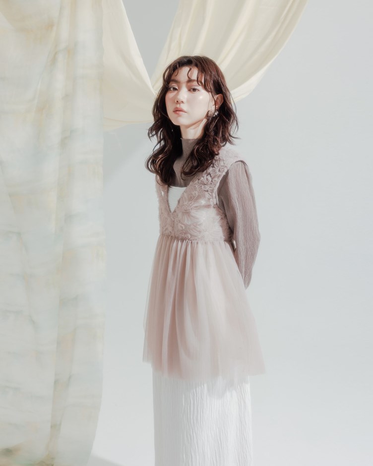 花朵網紗拼接V領背心罩衫