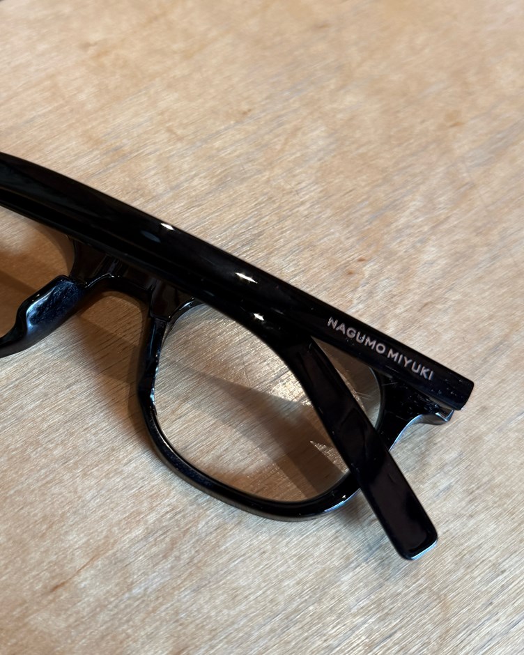 品牌LOGO方框眼鏡