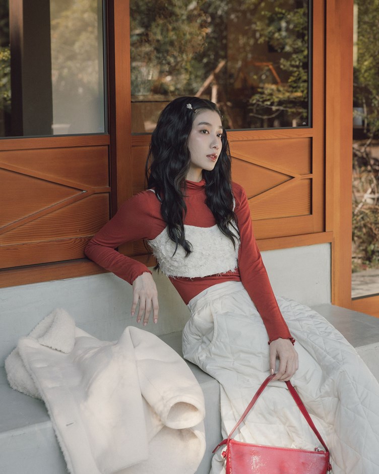 舒適柔膚木耳捲邊高領上衣