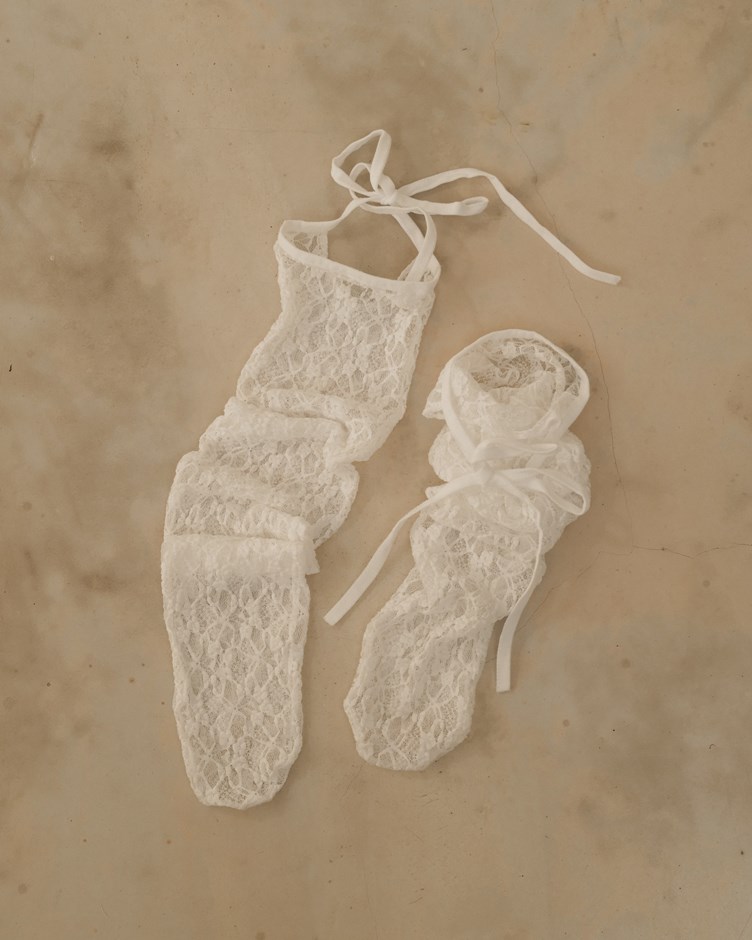 蕾絲蝴蝶結綁帶中筒襪