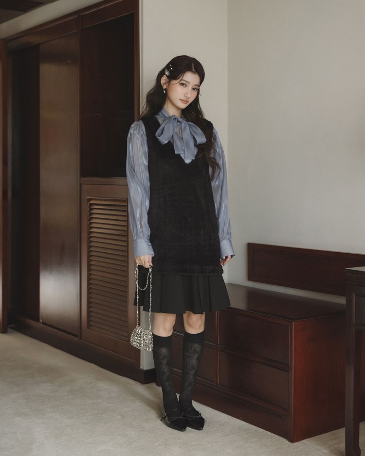 寬肩V領毛毛背心