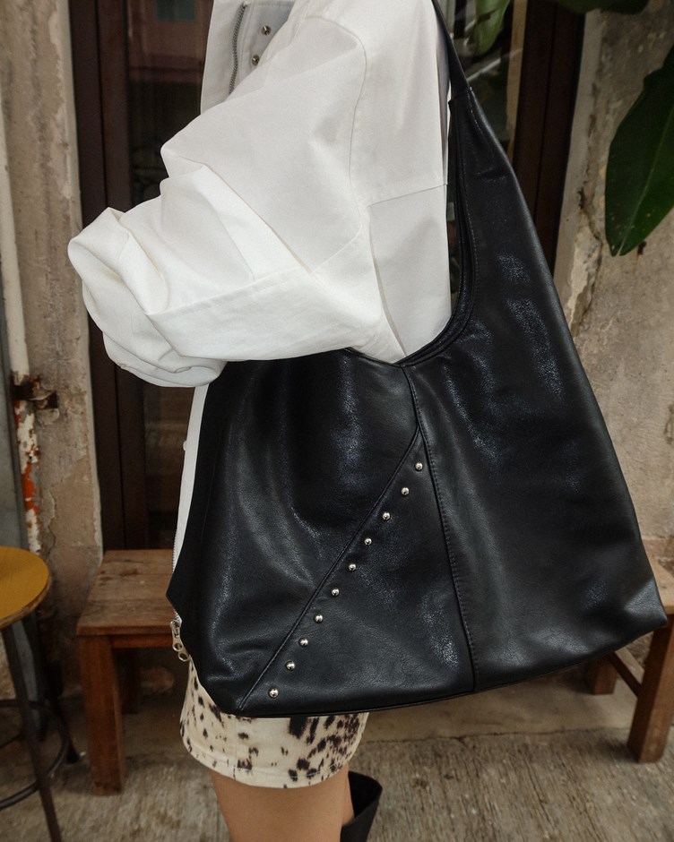 鉚釘皮革單肩包