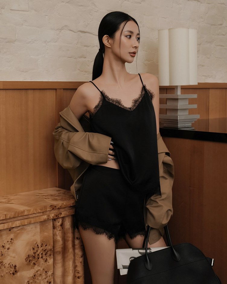 蕾絲拼接緞面背心