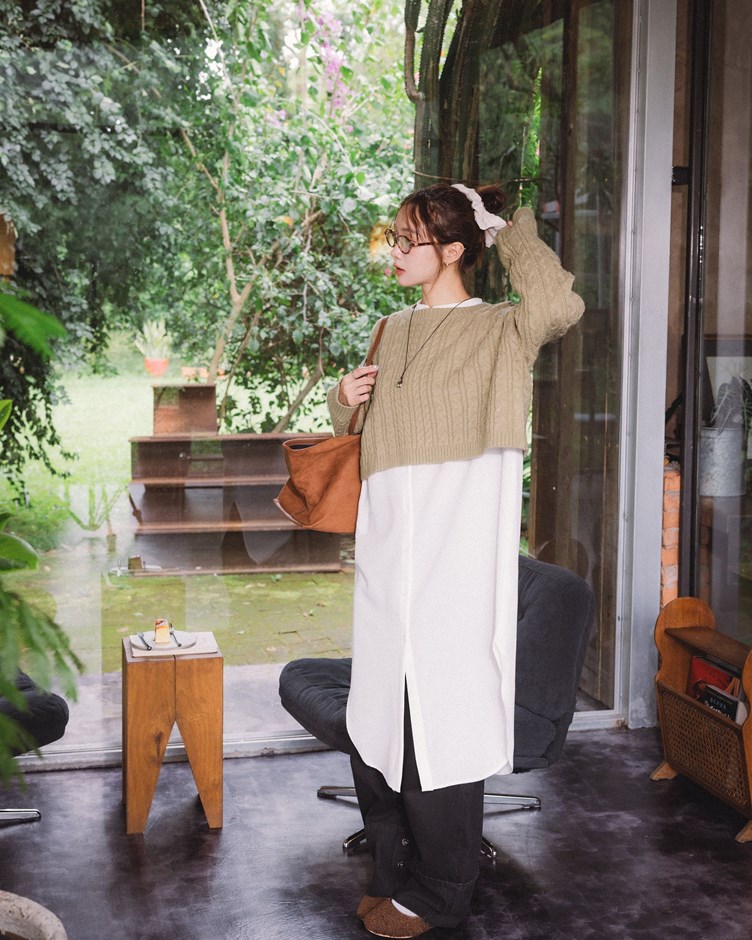 短版落肩麻花針織毛衣