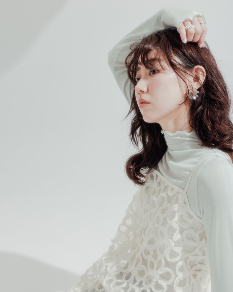 極彈天絲捲捲收邊上衣