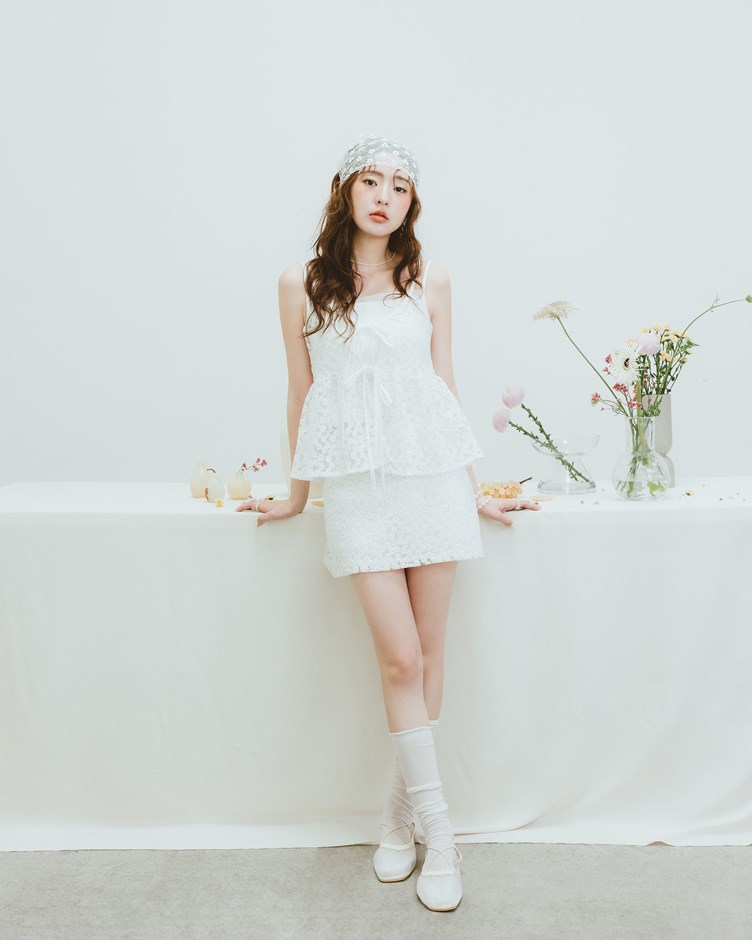 細緻刺繡小花短裙