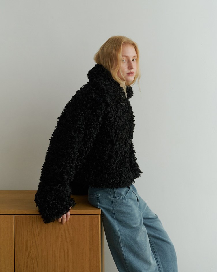 QQ捲毛雙面穿牛角扣翻領外套