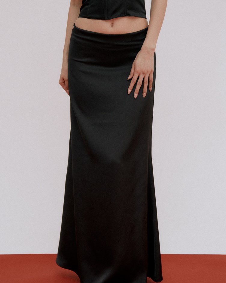 微霧光澤緞面長裙