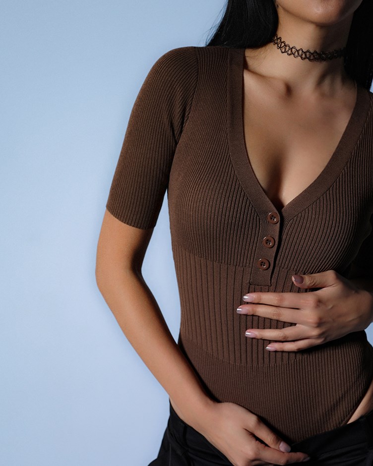 knitting close-fitting top