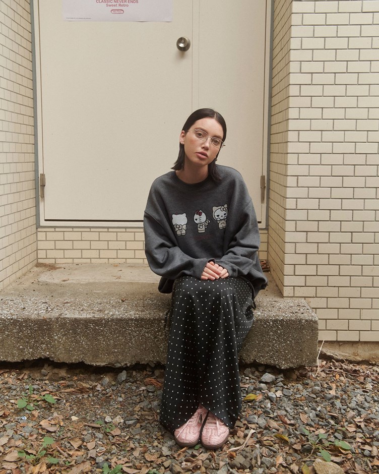 HELLO KITTY人物造型圓領大學TEE