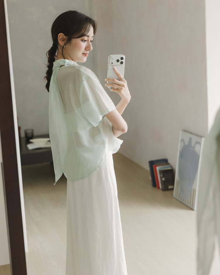 領巾造型天絲上衣