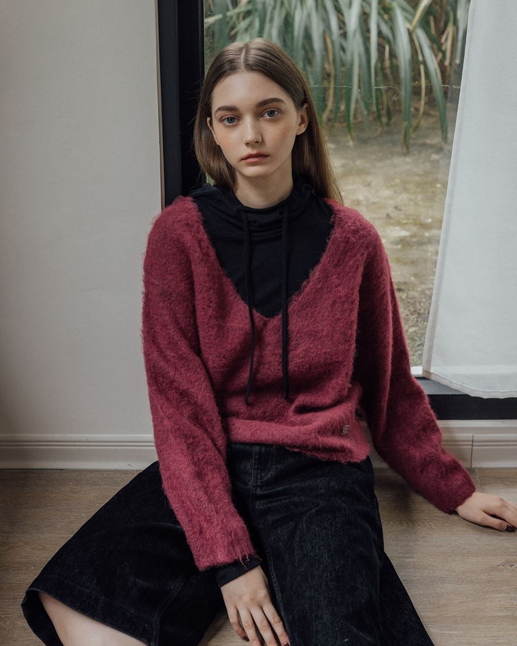 品牌LOGO磨毛感V領針織上衣