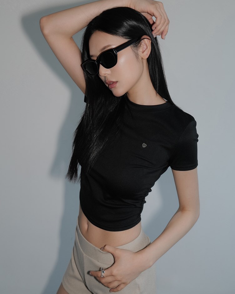 mi愛心鐵標側抓皺弧擺短TEE
