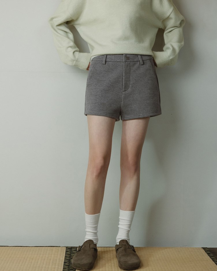 品牌LOGO內刷毛鉤釦短褲