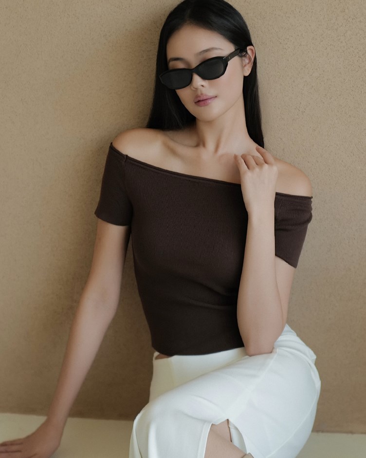 一字領冰絲針織上衣