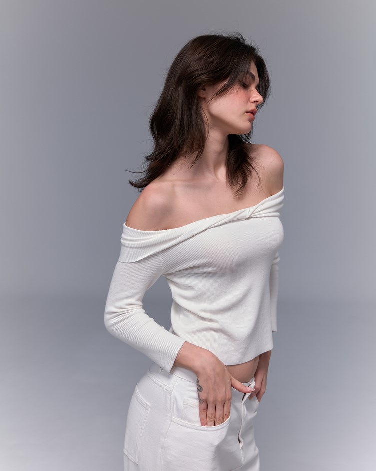 春夏人造絲｜扭結一字領針織上衣