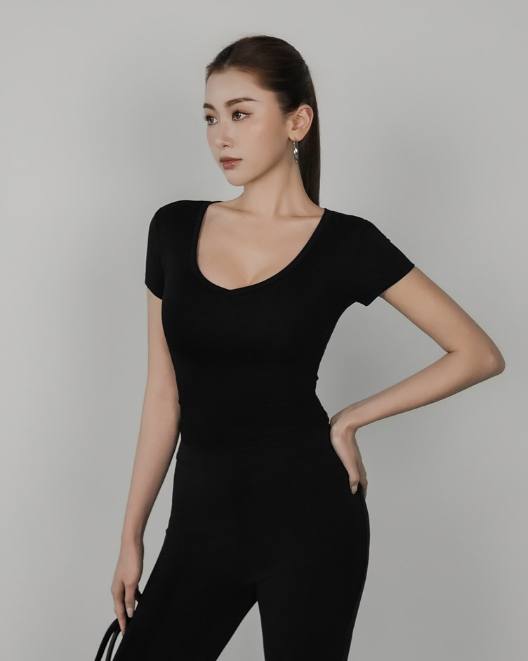 冷霜莫代爾V領短TEE