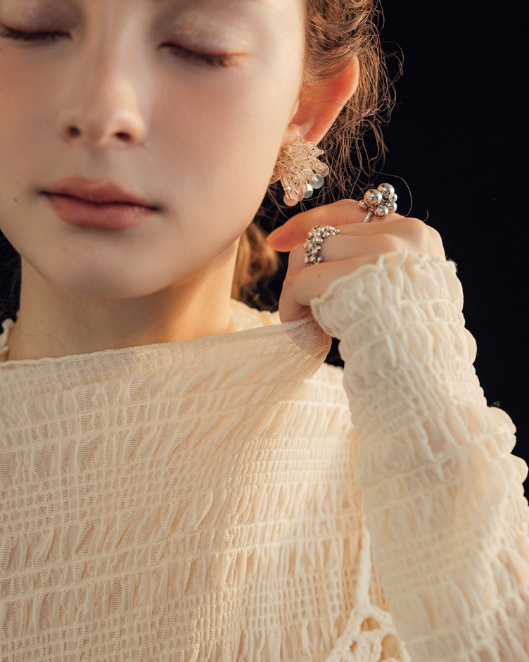 輕透細褶縐縐小高領上衣