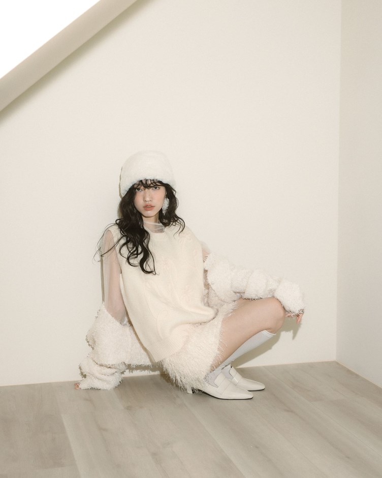 微高領側抓皺透肌網紗上衣