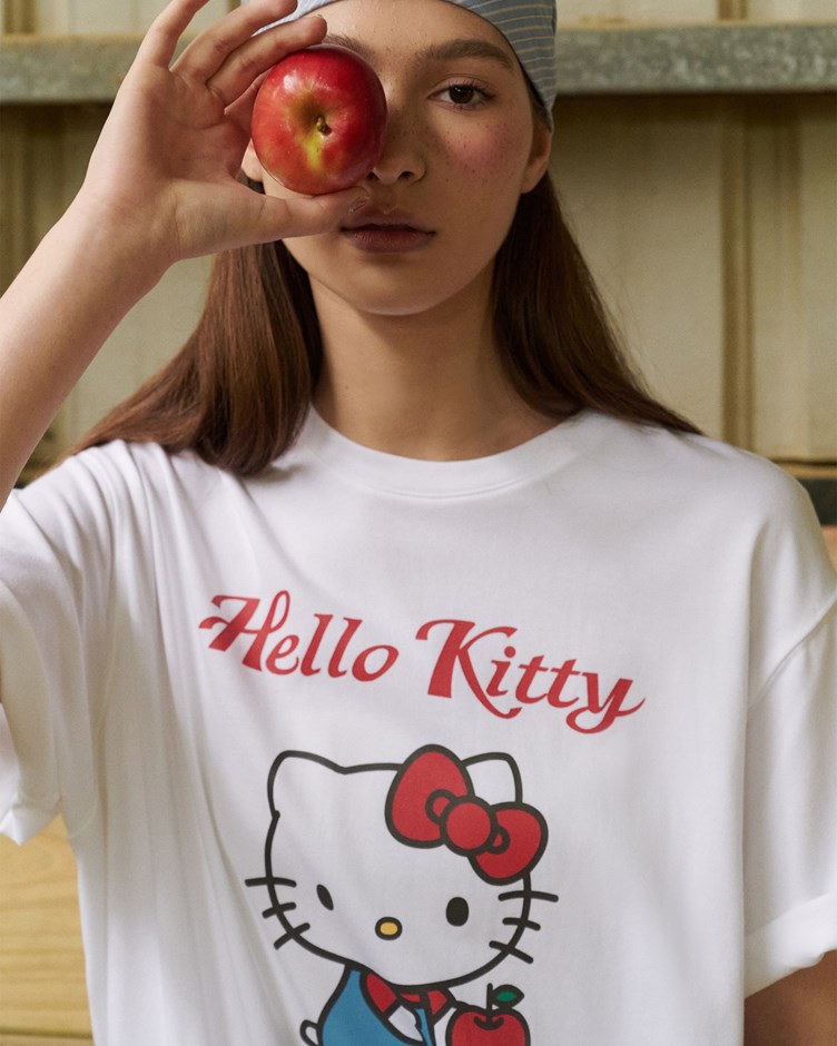 HELLO KITTY蘋果人物印花TEE