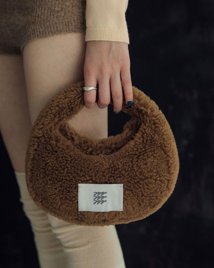 品牌LOGO毛毛造型兩用小圓包