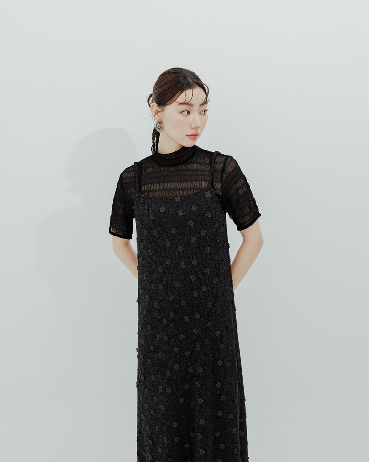 微透縐縐小澎袖高領上衣