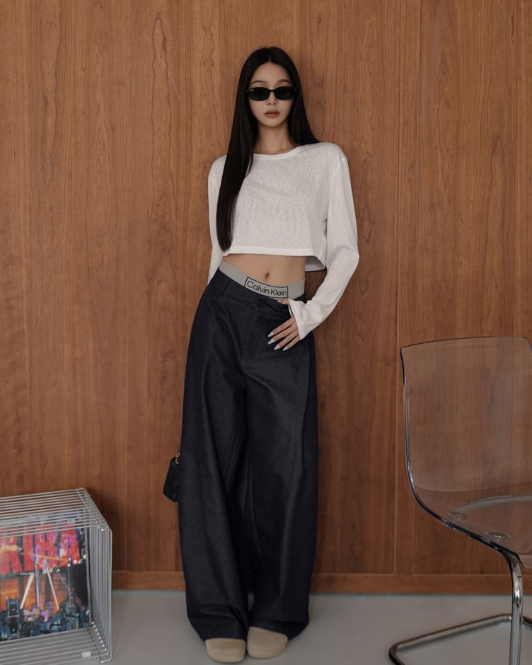 透肌短版長袖上衣